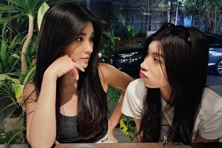 Kim Tuyến - Đồng Ánh Quỳnh nhìn nhau say đắm, BTV Hoài Anh VTV xúc động