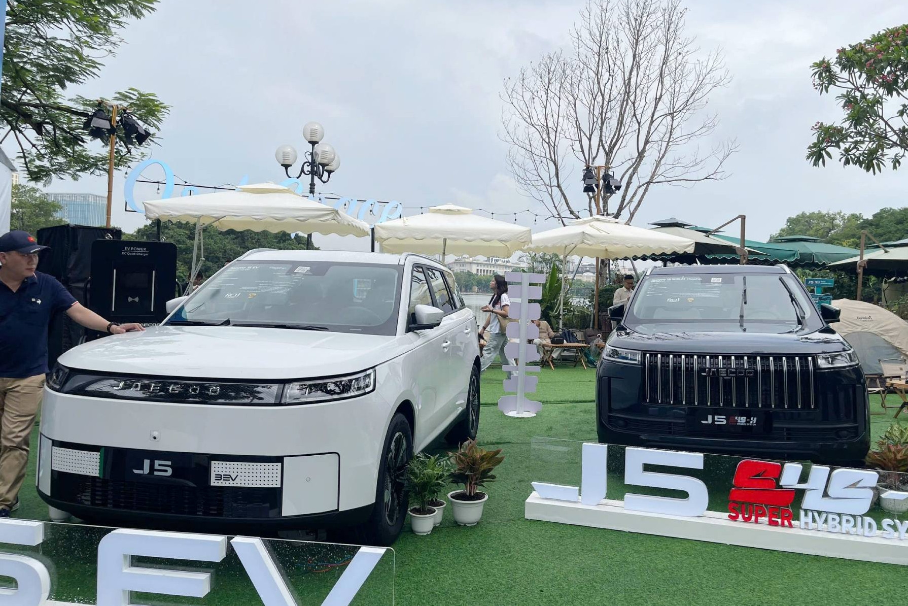 Lộ diện mẫu xe đầu tiên lắp ráp trong nước của liên doanh do ông Vũ Văn Tiền làm chủ tịch