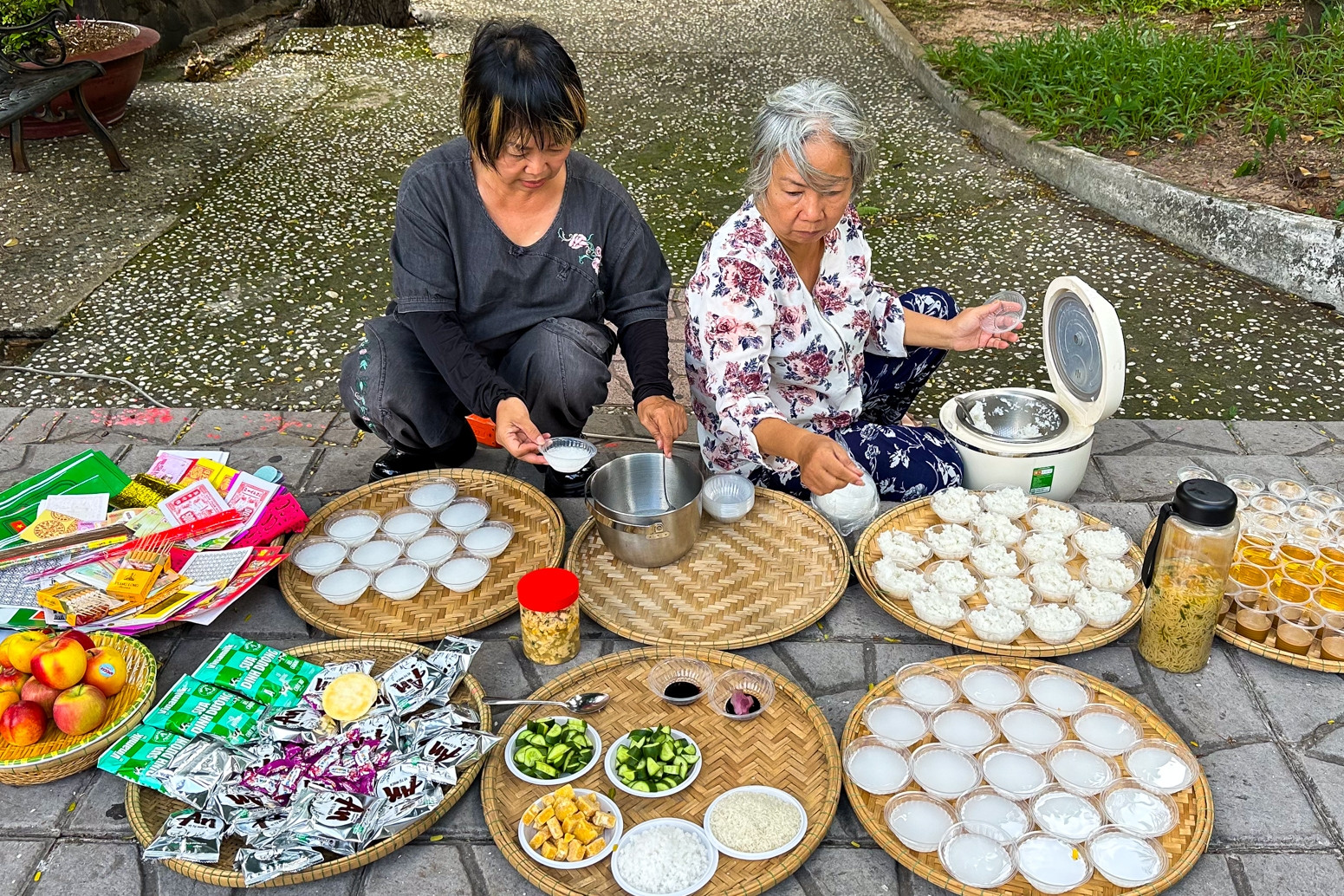 Những mâm cơm tri ân đặc biệt ở công viên Lê Thị Riêng