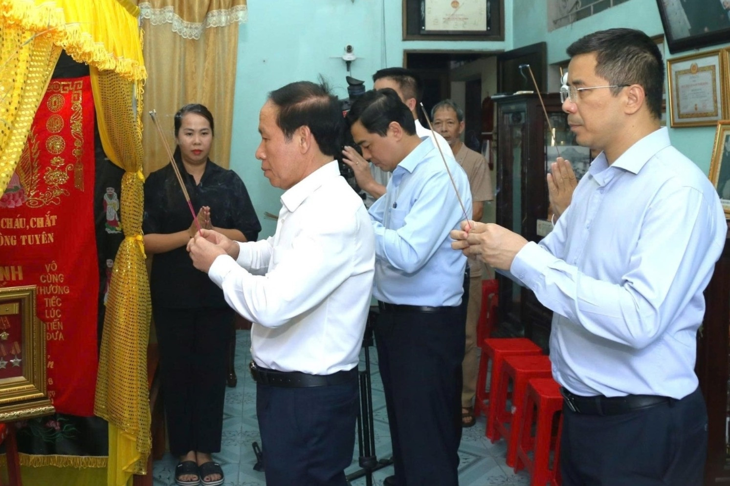 Phó Thủ tướng Lê Tiến Châu dâng hương tưởng nhớ Anh hùng Ngô Thị Tuyển