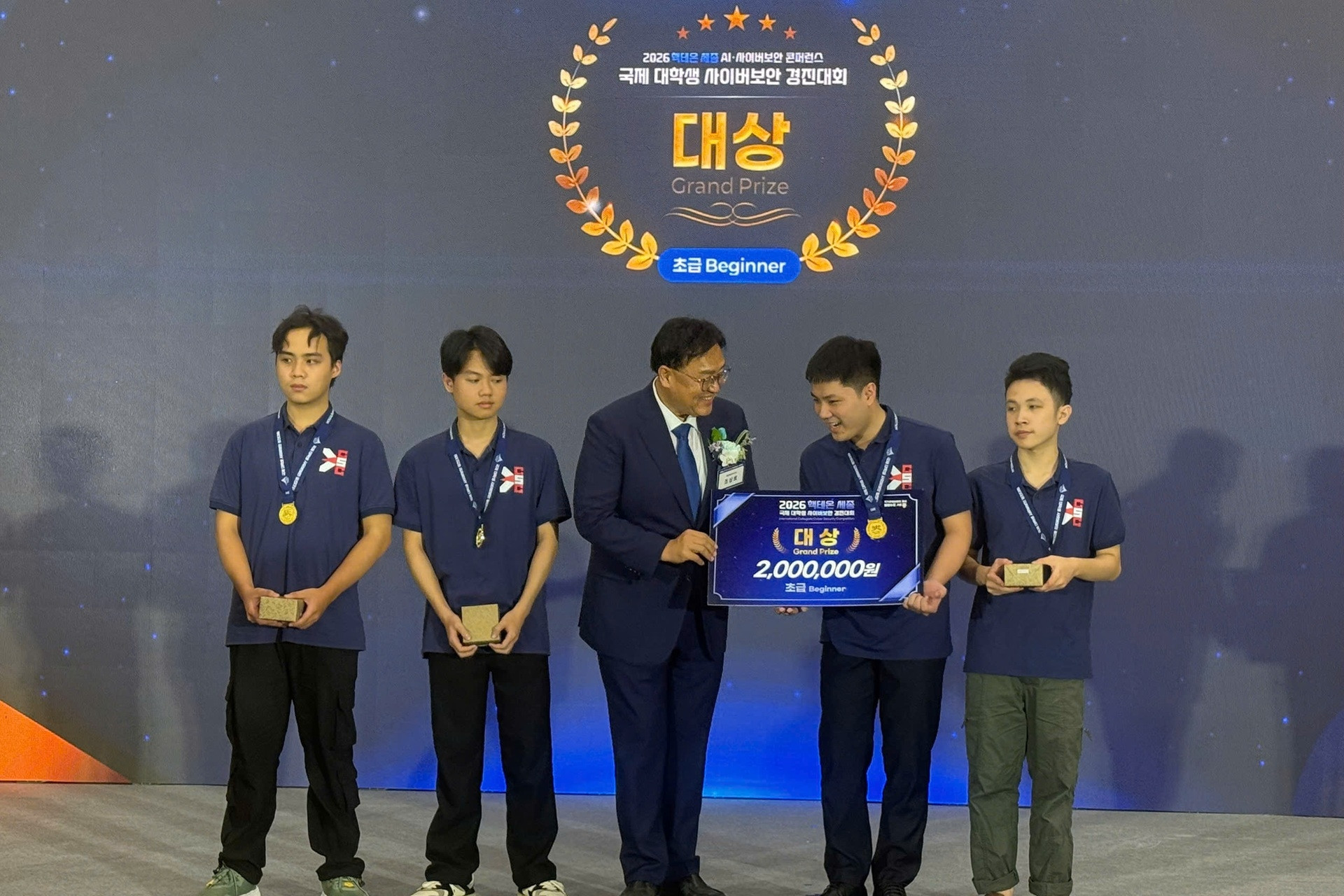 Sinh viên Việt Nam lần đầu vô địch cuộc thi an ninh mạng quốc tế