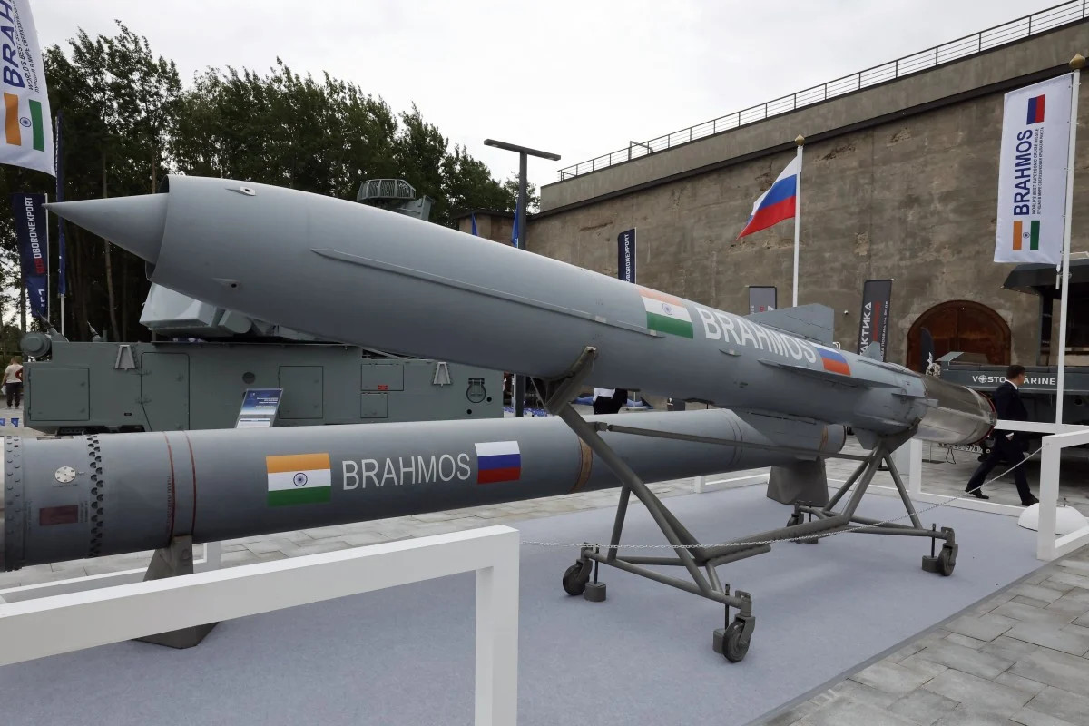 Tên lửa BrahMos 3.jpg