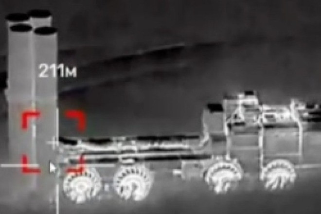 Video UAV cảm tử Ukraine bắn cháy bệ phóng S-400 của Nga ở Bryansk