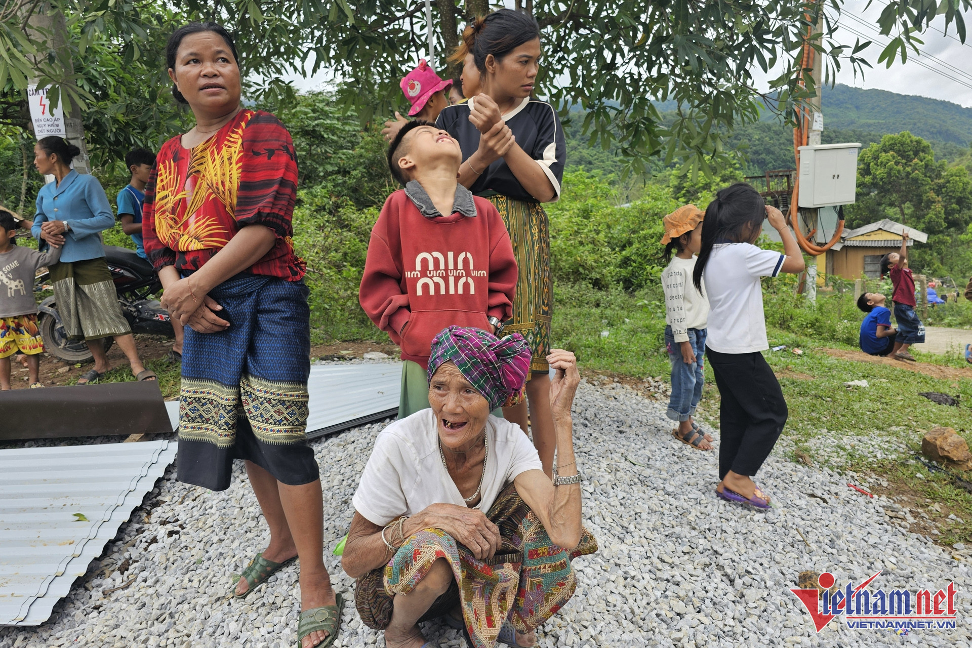 W-dong bao vung dan toc thieu so 01.jpg