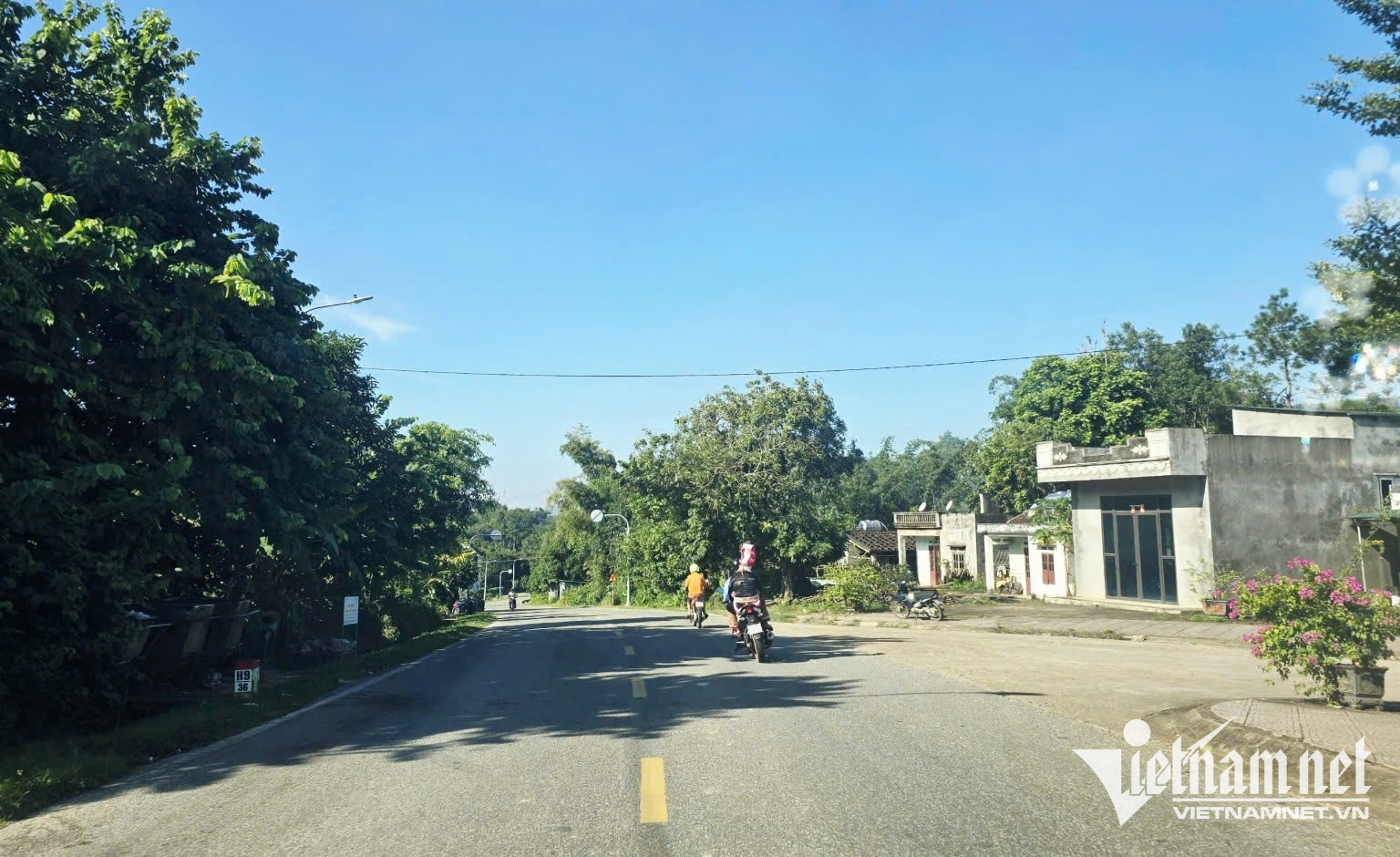 W-Đường giao thông được mở rộng đến tận thôn bản.jpg