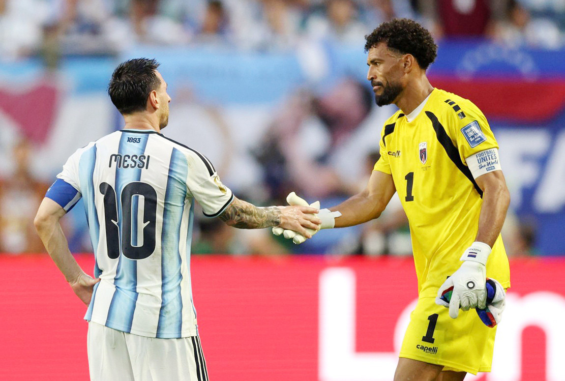 www_thesun_co_uk claps hands lionel messi argentina 1092996435.jpg