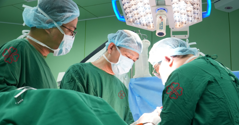 2 tuần "căng như dây đàn" giành giật sự sống cho nam thanh niên vỡ xương sọ