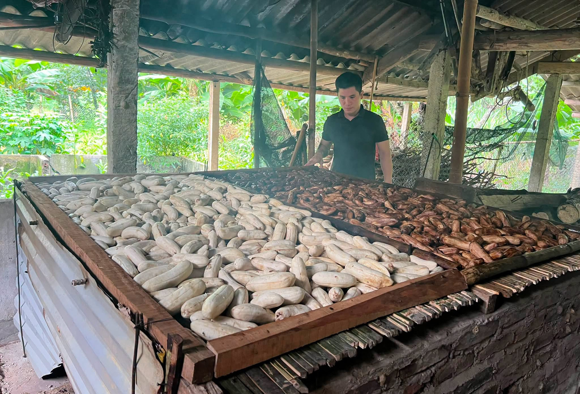 Đặc sản Tuyên Quang làm từ chuối gác bếp, vị ngọt thơm, để vài ngày vẫn mềm dẻo
