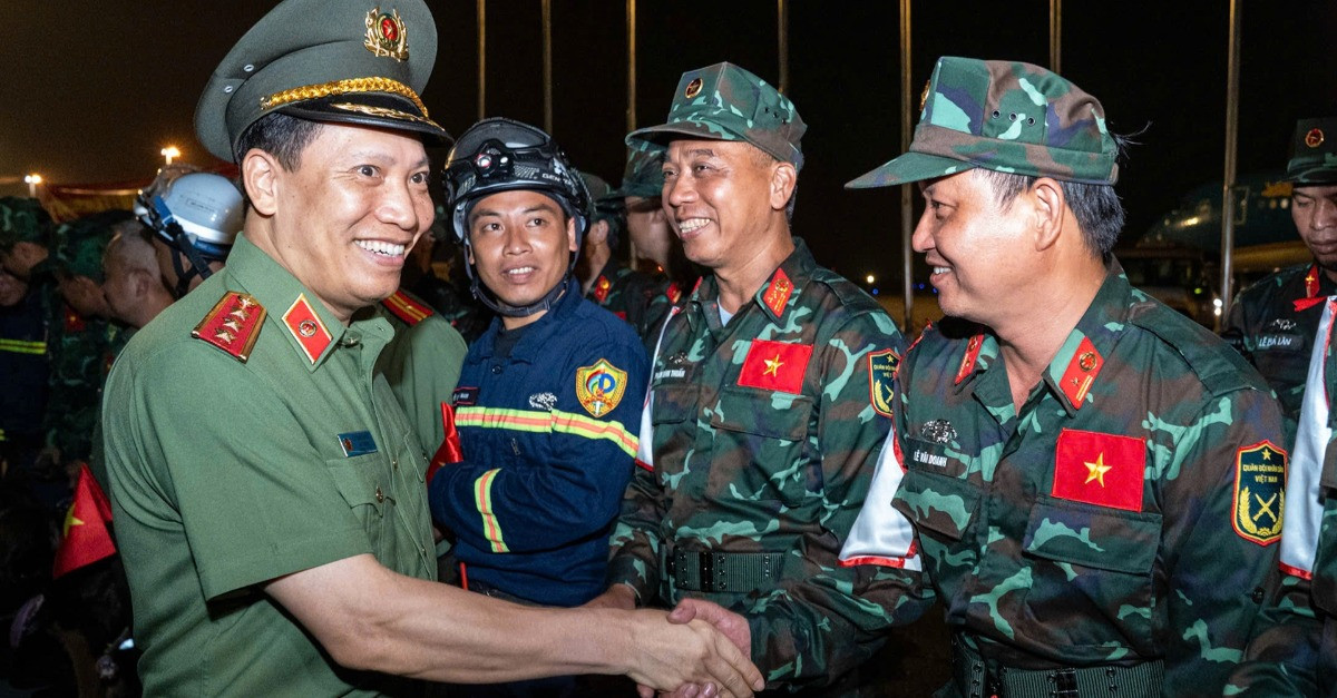 Đoàn Việt Nam trở về sau 12 ngày tham gia cứu nạn, cứu hộ ở Venezuela