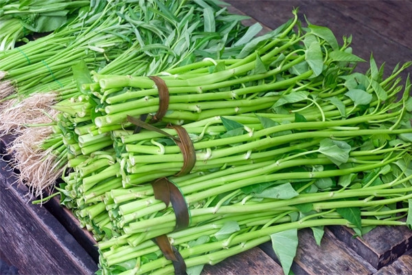 Rau muống giàu dinh dưỡng nhưng có 2 lưu ý khi ăn