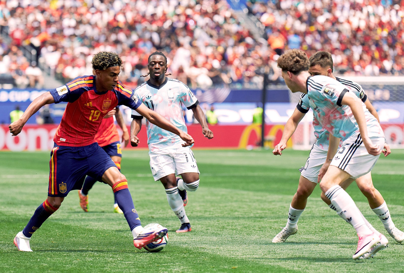 Tây Ban Nha vào bán kết World Cup: Lamine Yamal thách đấu Pháp