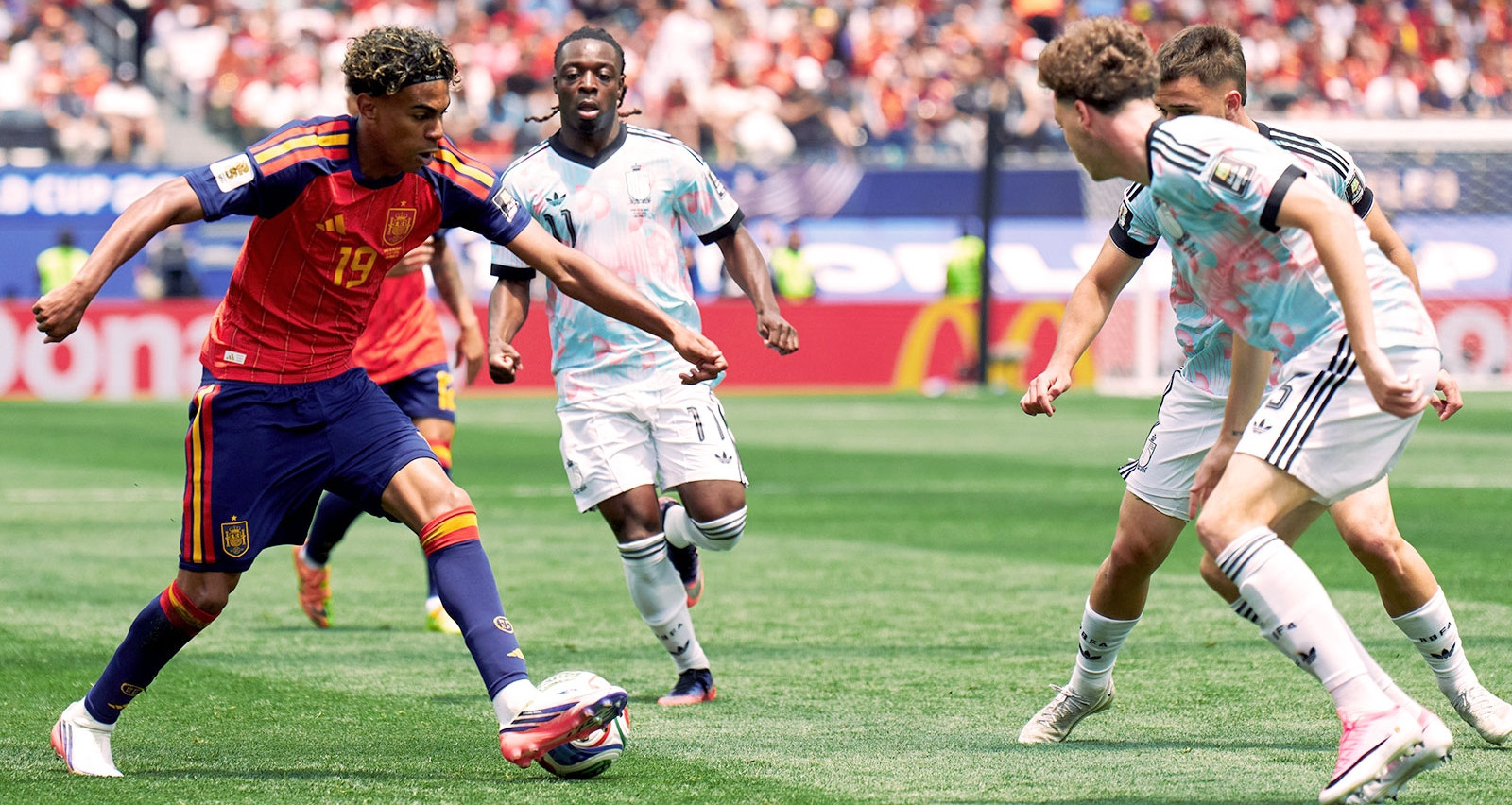 Tây Ban Nha vào bán kết World Cup: Lamine Yamal thách đấu Pháp