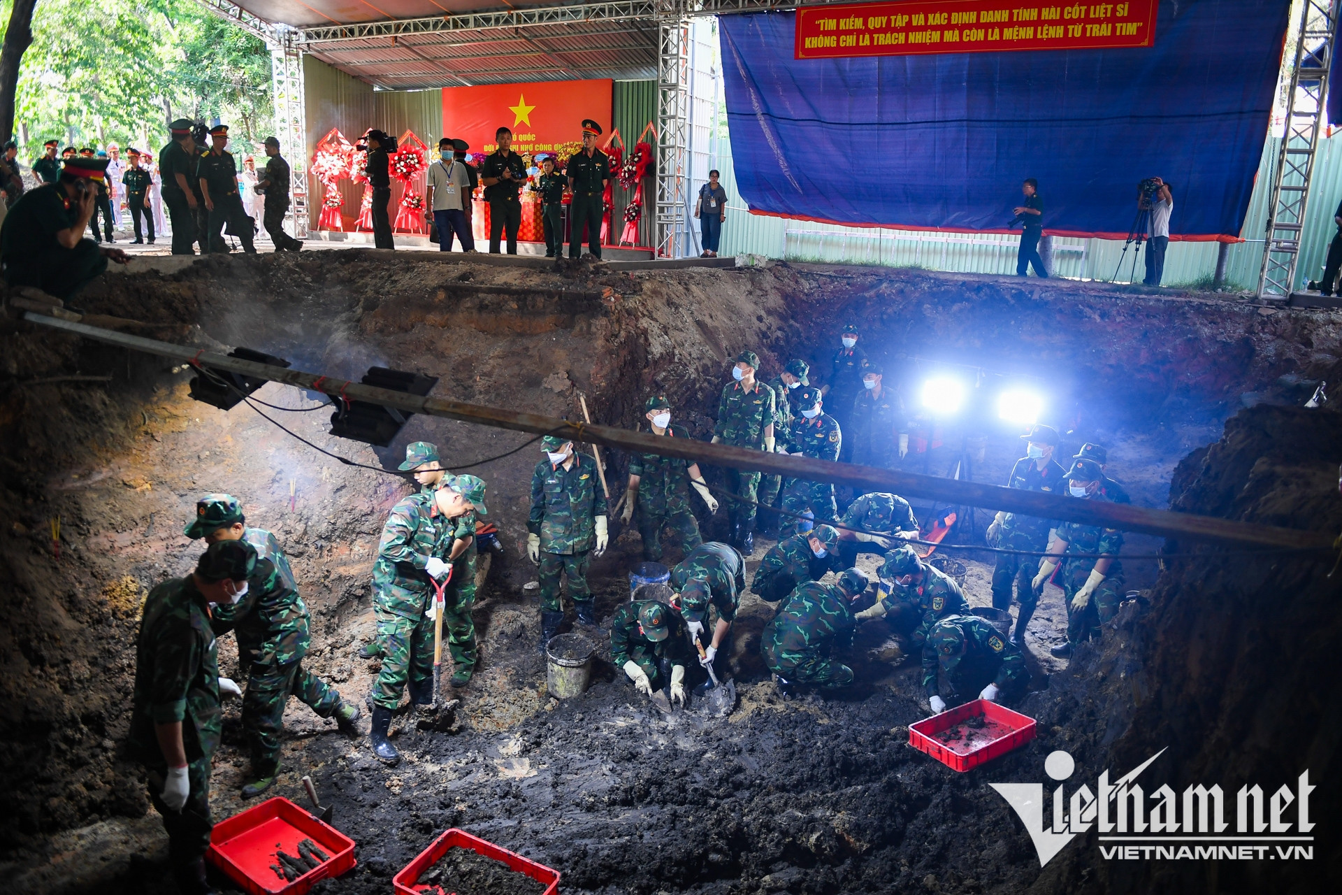 W-hài cốt liệt sĩ Lê Thị Riêng   nguyễn huế 12.jpg
