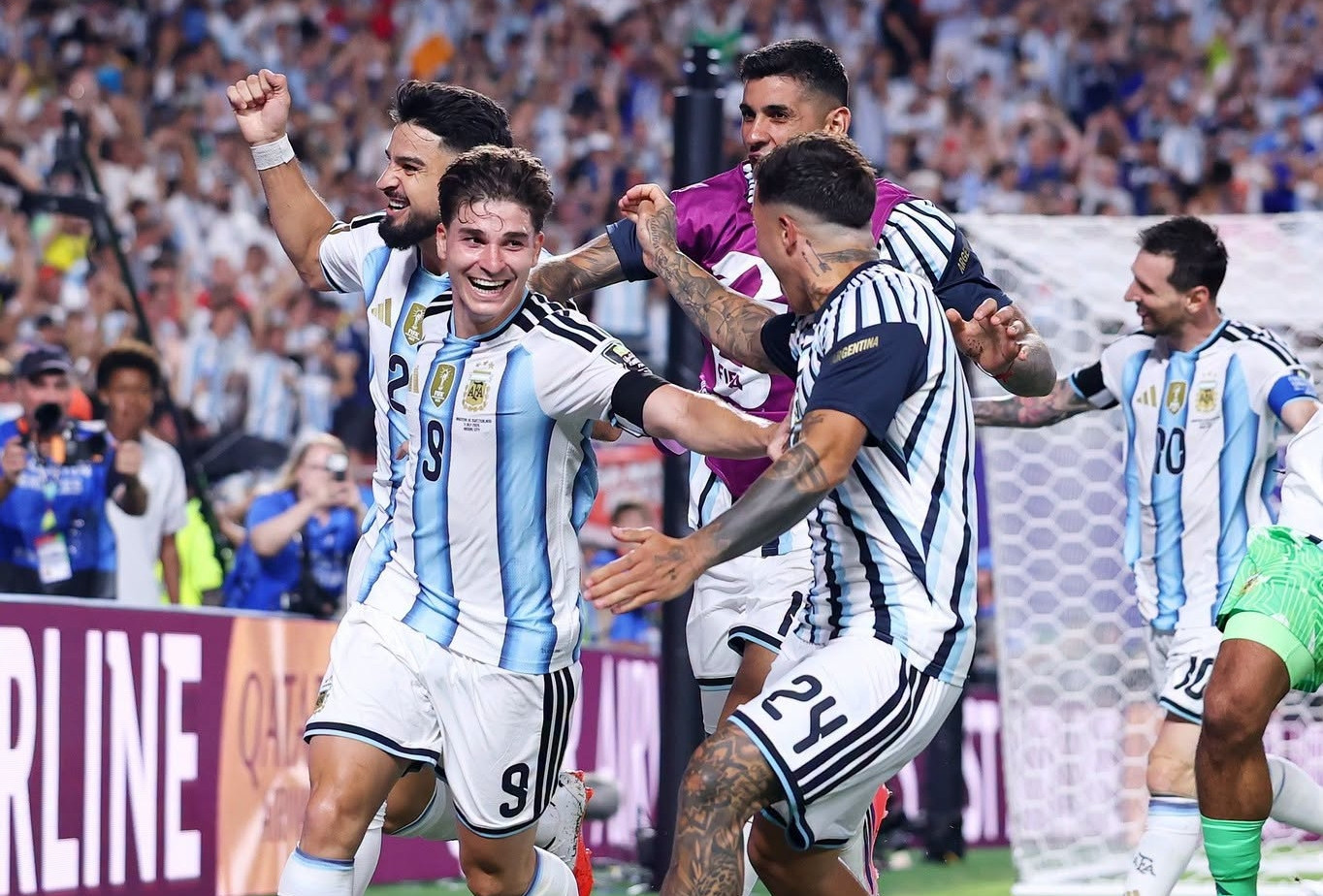 Argentina thắng nghẹt thở Thụy Sĩ, chạm trán ĐT Anh ở bán kết
