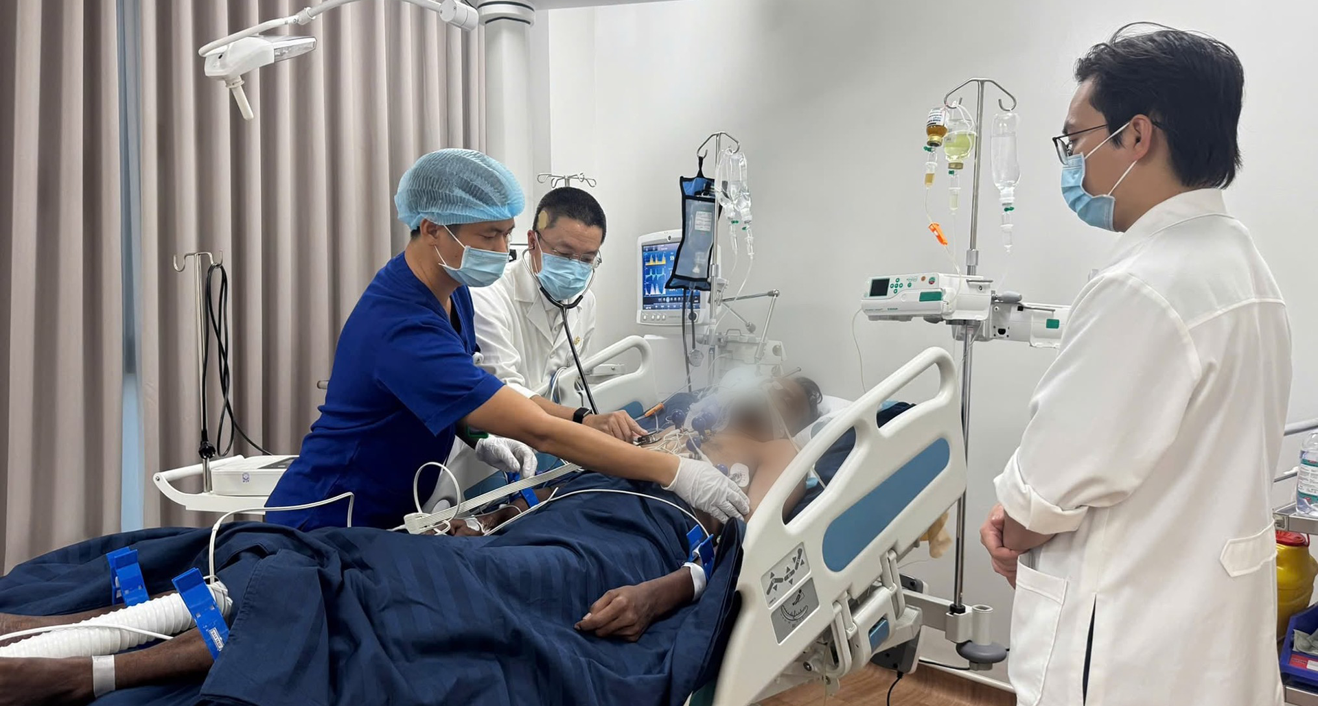 Bác sĩ BV Chợ Rẫy bay ra Phú Quốc cứu nạn nhân nguy kịch vụ lật ca nô