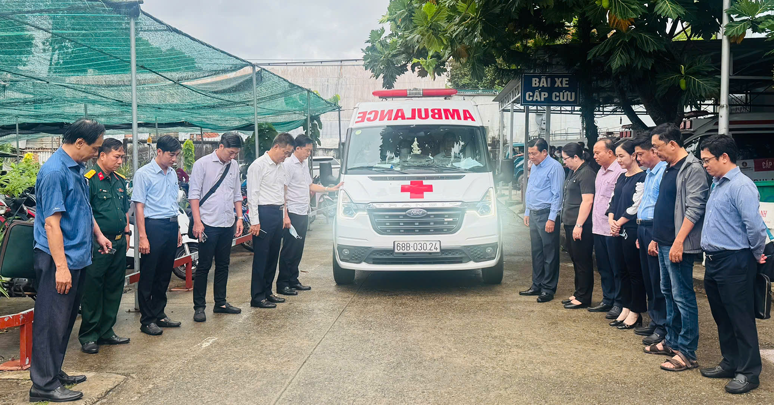 Đưa thi thể 15 nạn nhân vụ lật ca nô từ Phú Quốc vào đất liền
