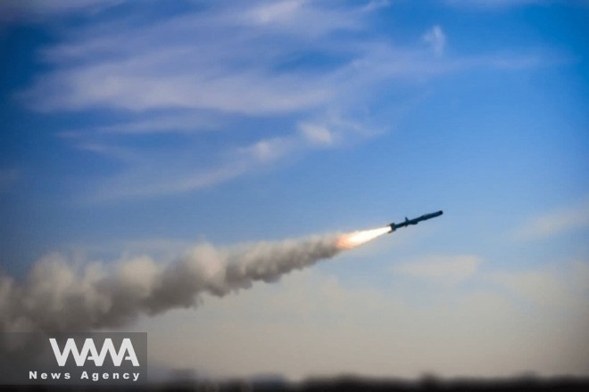 Iran tập kích hàng loạt mục tiêu ở Vùng Vịnh, nói Mỹ phải 'trả giá'