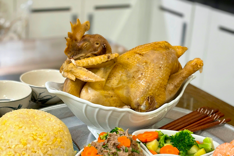 Luộc gà trong bao nhiêu phút thì chín? Cách luộc gà ngon