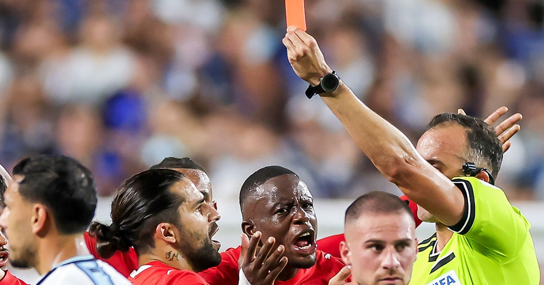 Người Thụy Sĩ phẫn nộ với trọng tài, FIFA ưu ái Argentina
