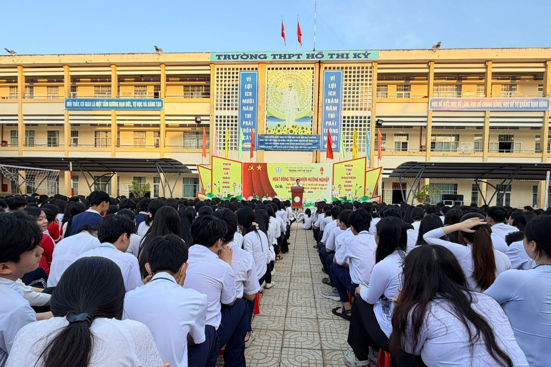 Sở GD-ĐT Cà Mau bác thông tin thí sinh dùng điện thoại khi thi tốt nghiệp THPT