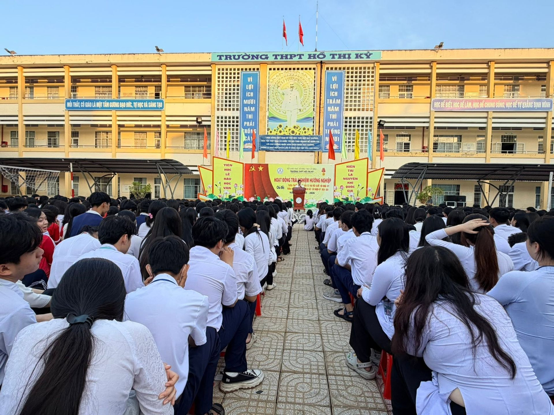 trường THPT Hồ Thị Kỷ.jpg