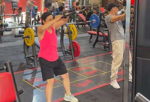 Diva Mỹ Linh miệt mài tập gym, NSƯT Xuân Hinh chăm sóc ngoại hình