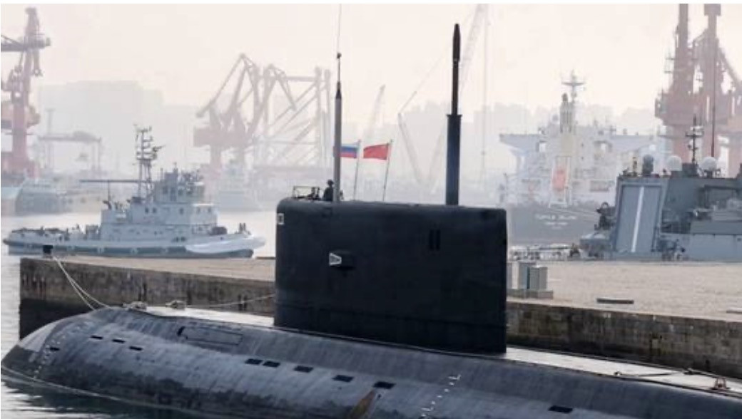 Tàu ngầm Nga tham gia tập trận. Ảnh: Spunik