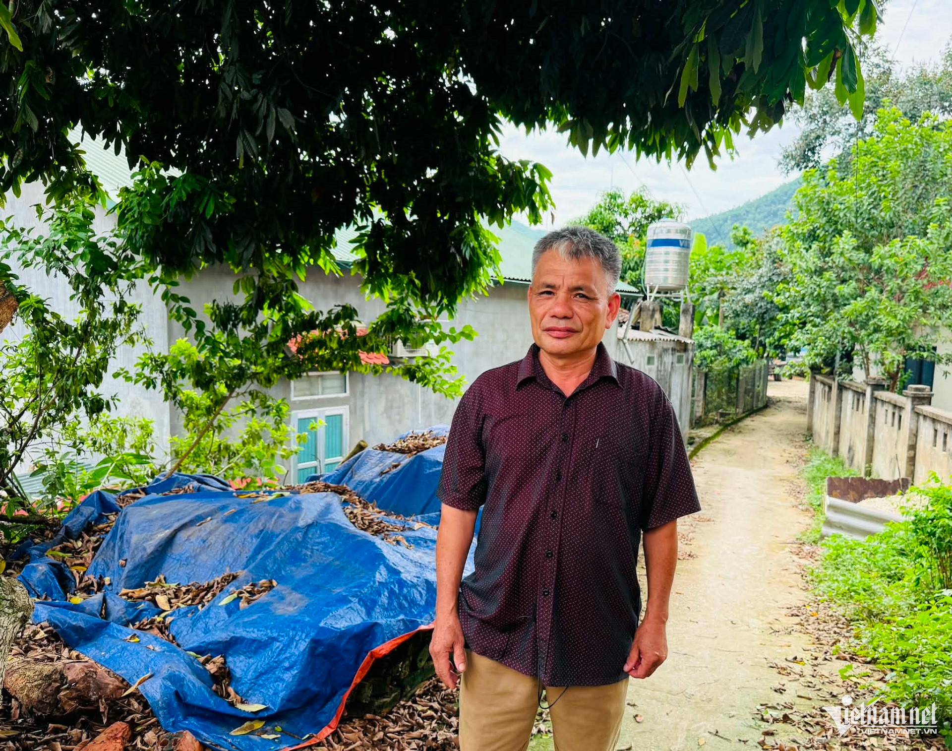 W-Bi thu xom Tan Cuong Lang Van Trong.jpg