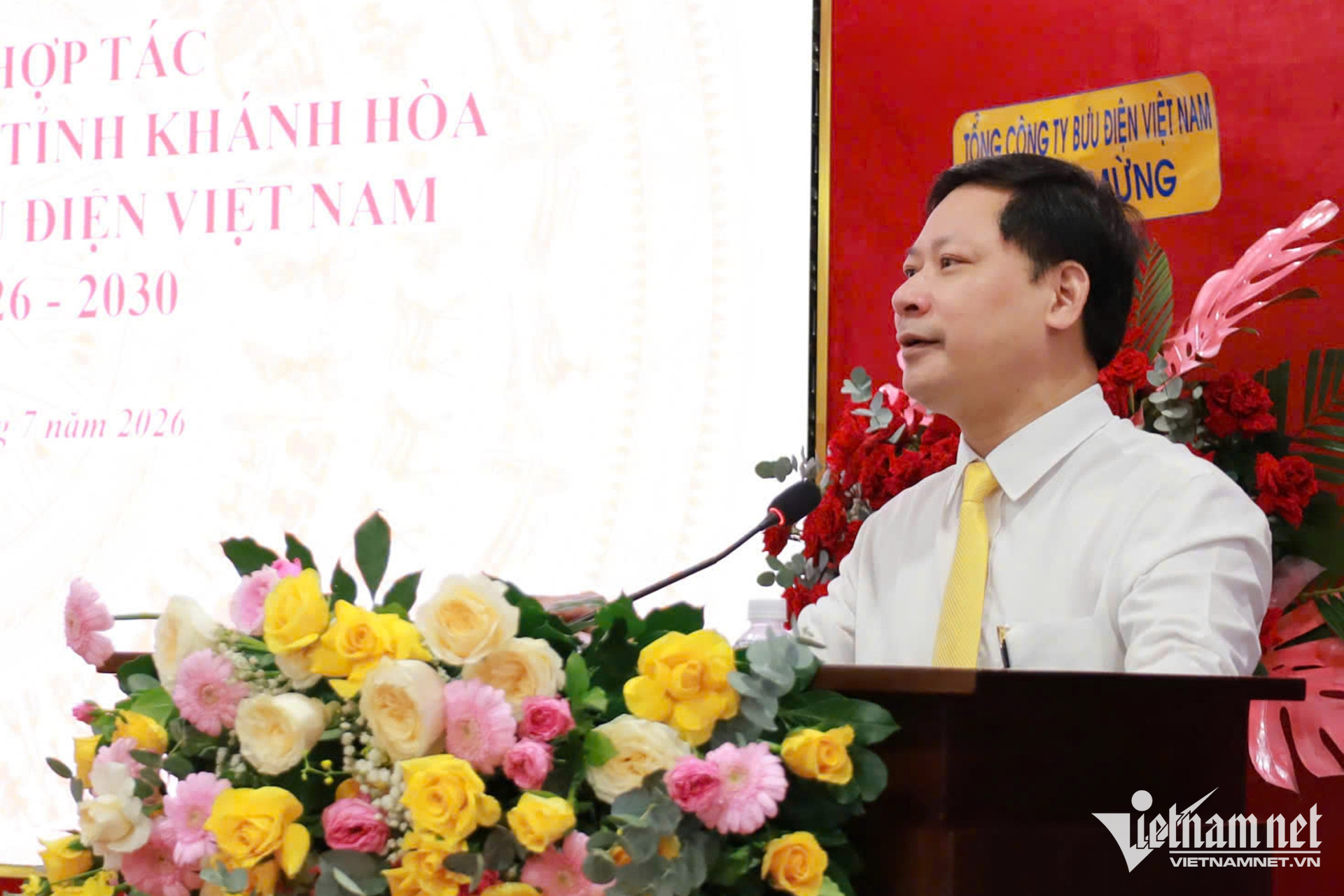 W-giam ngheo thong tin va dich vu cho nguoi dan 01.jpg