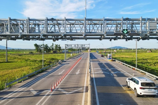 Bản tin trưa 14/7: Bắt đầu thu phí 5 tuyến cao tốc Bắc - Nam từ 20h ngày 15/7