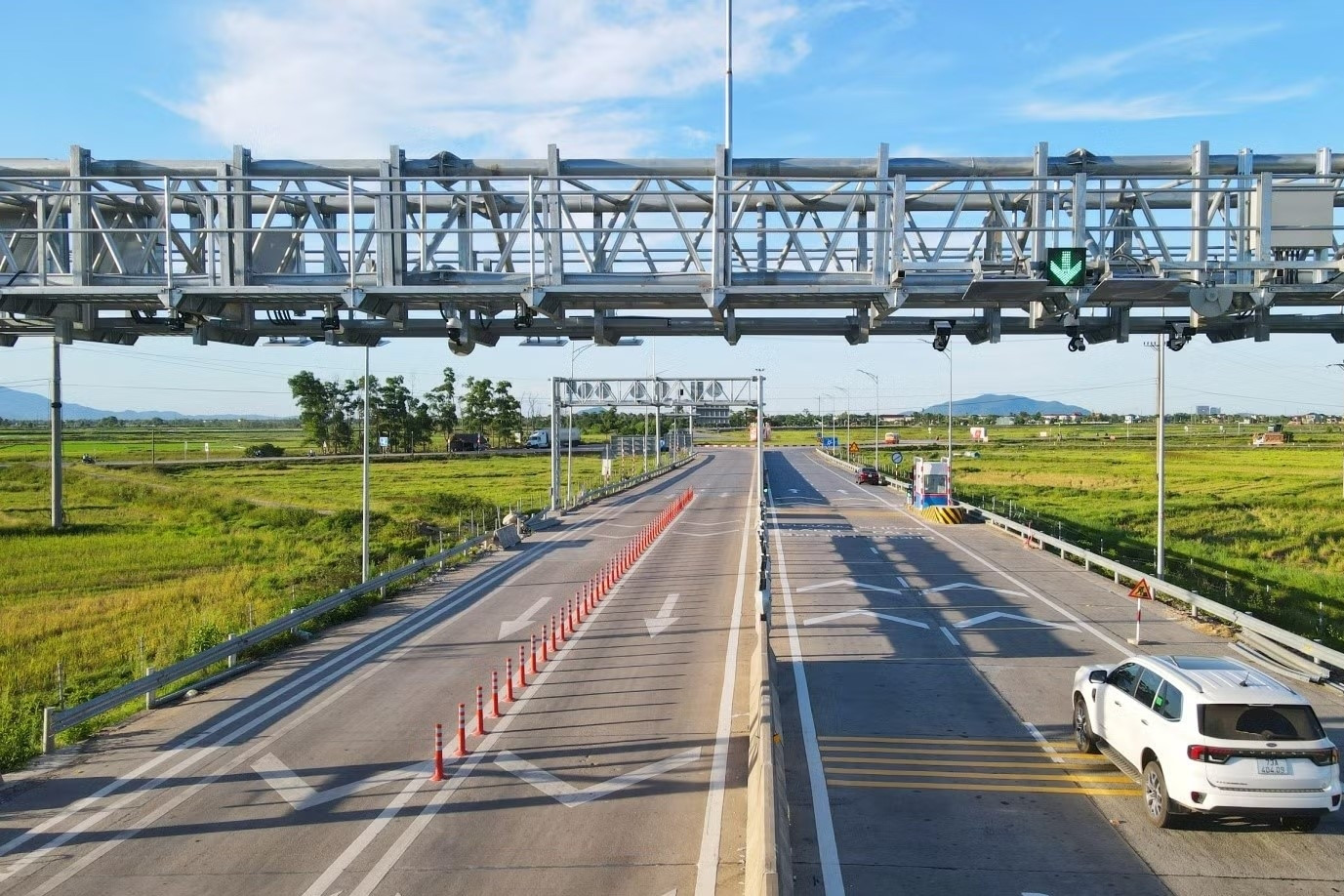 Bắt đầu thu phí 5 tuyến cao tốc Bắc - Nam từ 20h ngày 15/7