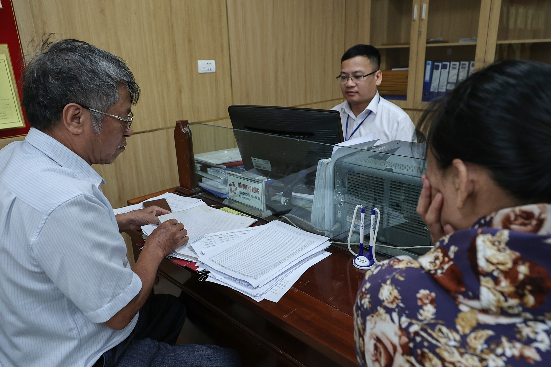 Bộ Nội vụ giải đáp việc tính thời gian nghỉ ốm khi xếp loại công chức