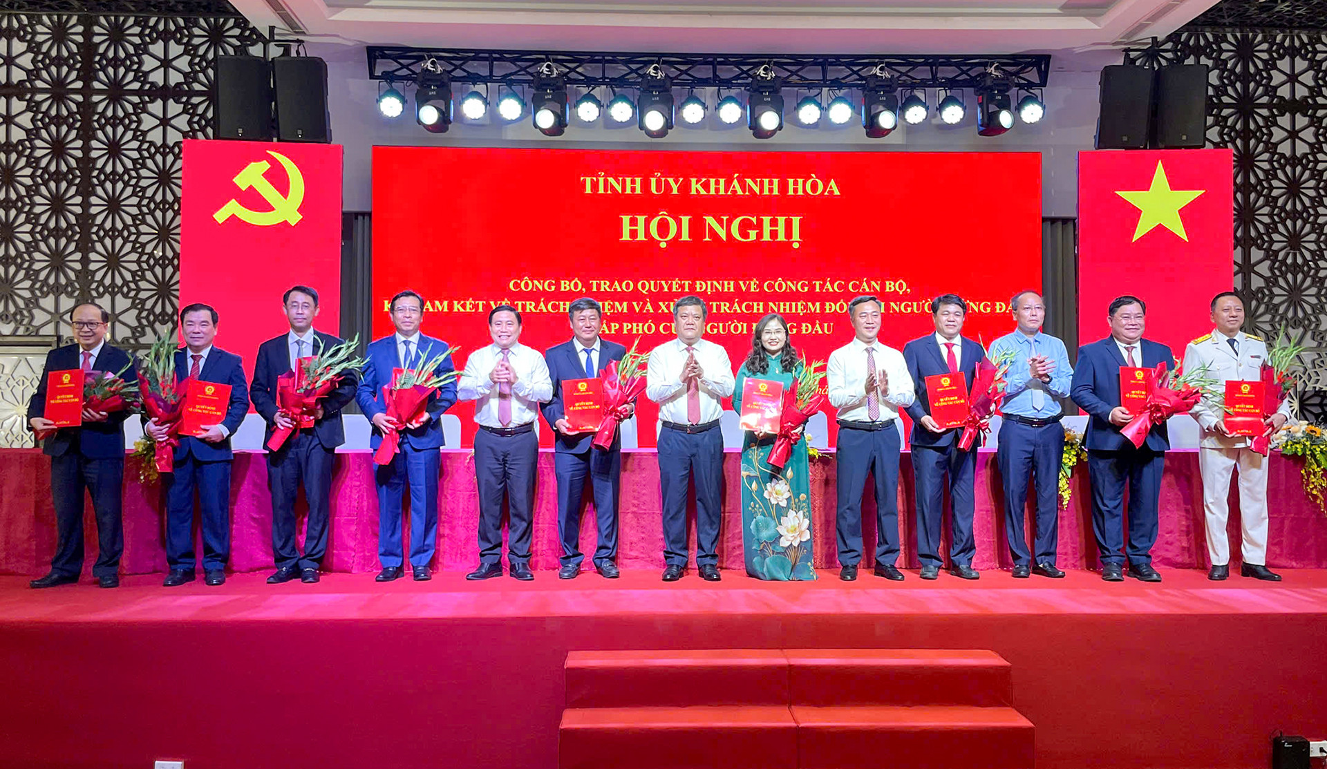Bo sung 9 tinh uy vien.jpg
