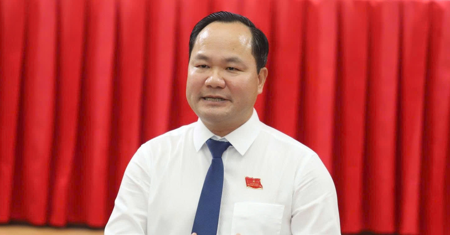 Giám đốc Sở lý giải việc dân làm sổ đỏ trầy trật, &amp;apos;cò&amp;apos; dịch vụ làm nhanh hơn
