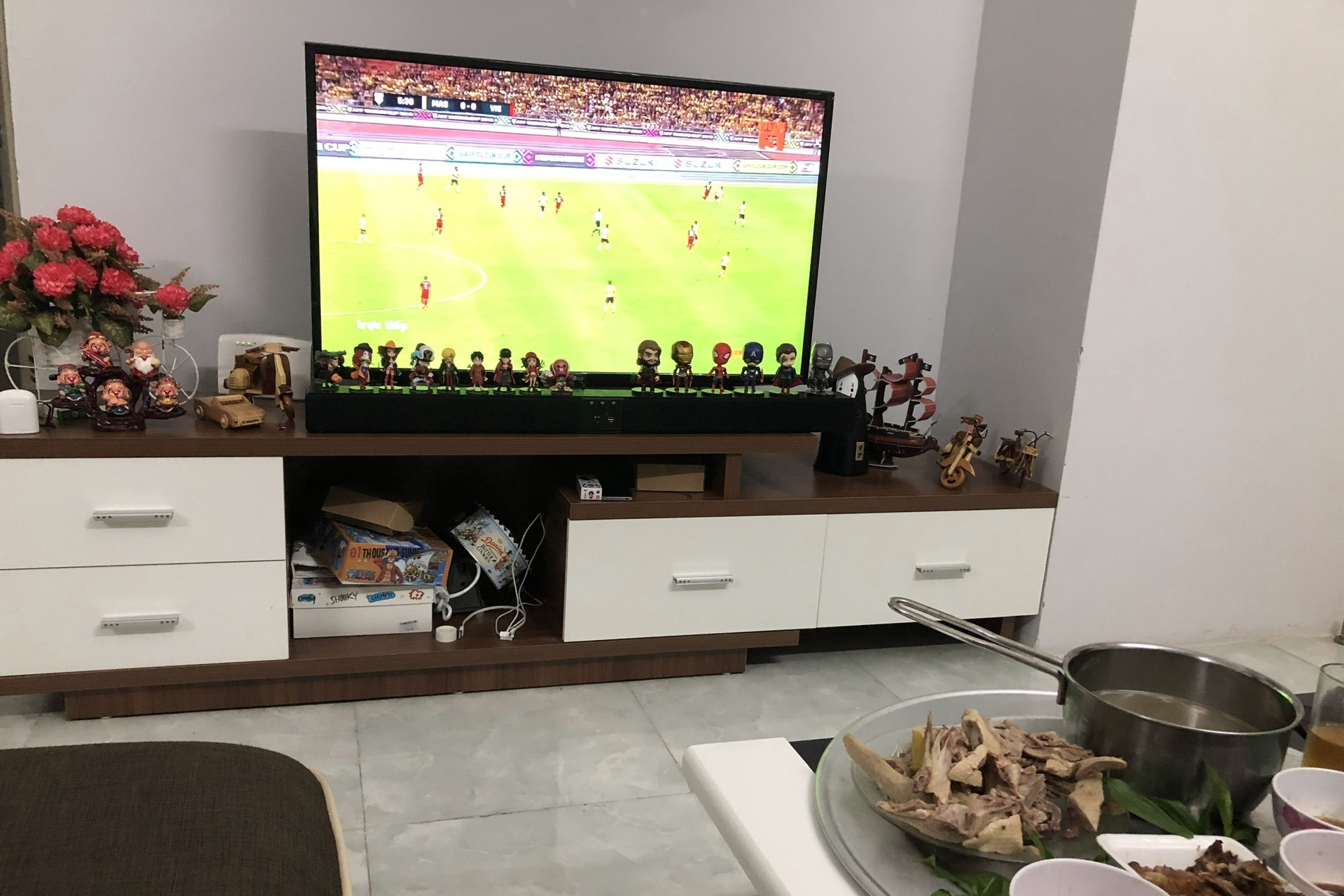 Sinh hoạt đảo lộn, chồng sụt cân vì vợ xem World Cup suốt đêm