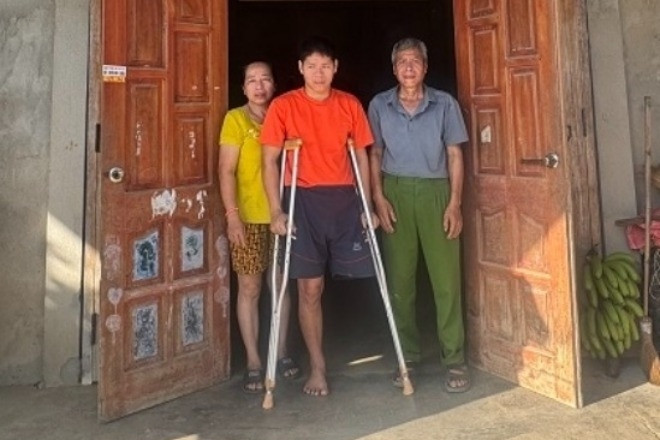 Tai nạn mất một chân, chàng trai dân tộc Tày ước được lắp chân giả