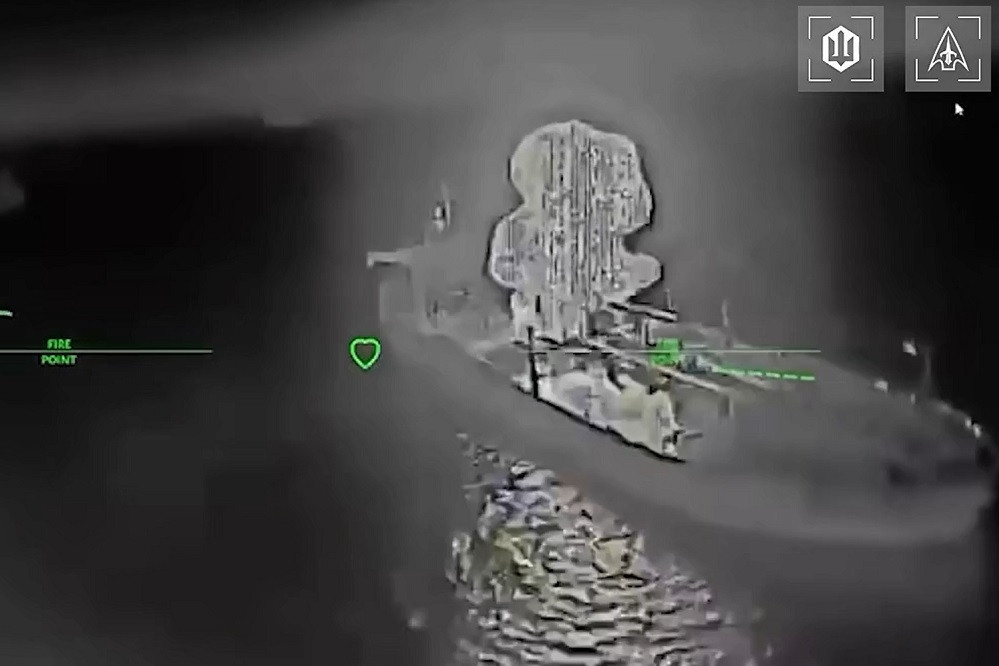 Ukraine công bố video FPV tập kích loạt tàu của Nga ở biển Azov