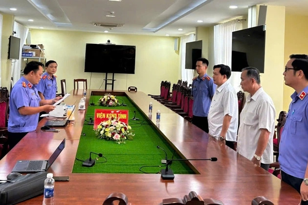 Vụ nữ sinh tử vong ở Vĩnh Long: Khởi tố thêm cựu Trưởng công an, Viện trưởng VKS