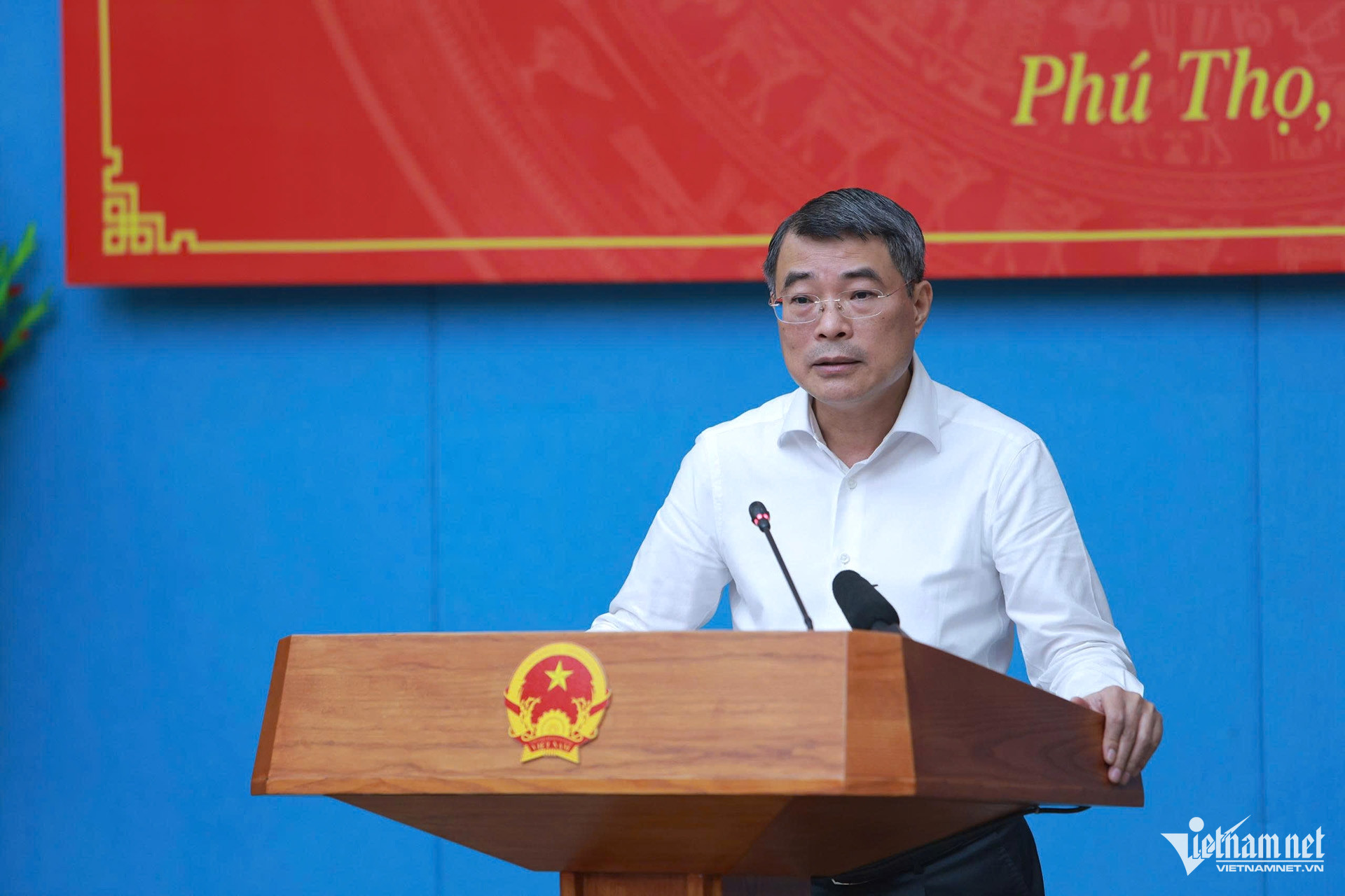 W-HND_1.jpg