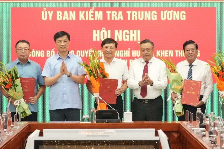 3 Phó Chủ nhiệm Ủy ban Kiểm tra Trung ương khóa 13 nhận quyết định nghỉ hưu