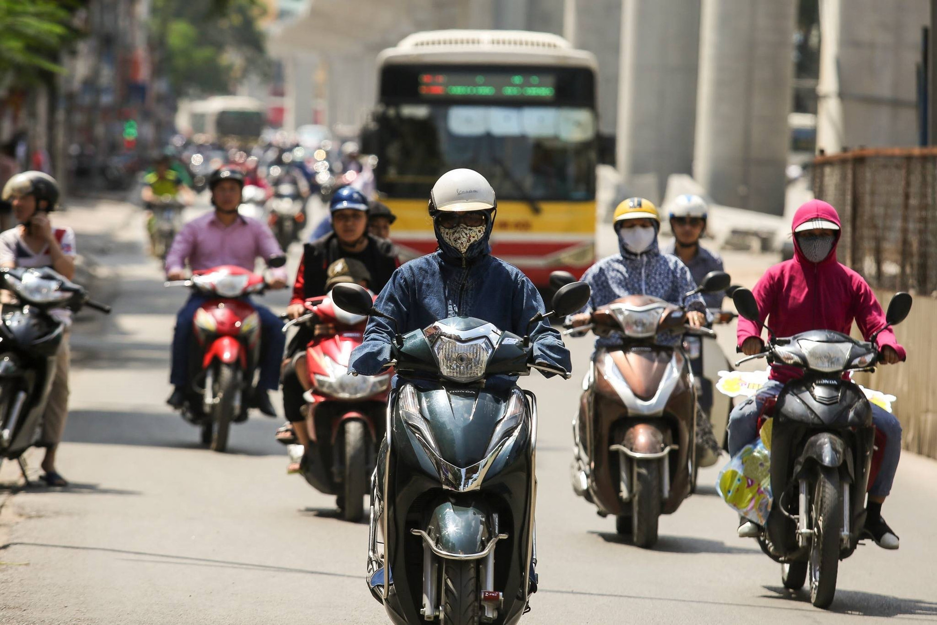  Bản tin sáng 15/7: Nắng nóng phủ khắp miền Bắc, chiều tối mưa to cục bộ 