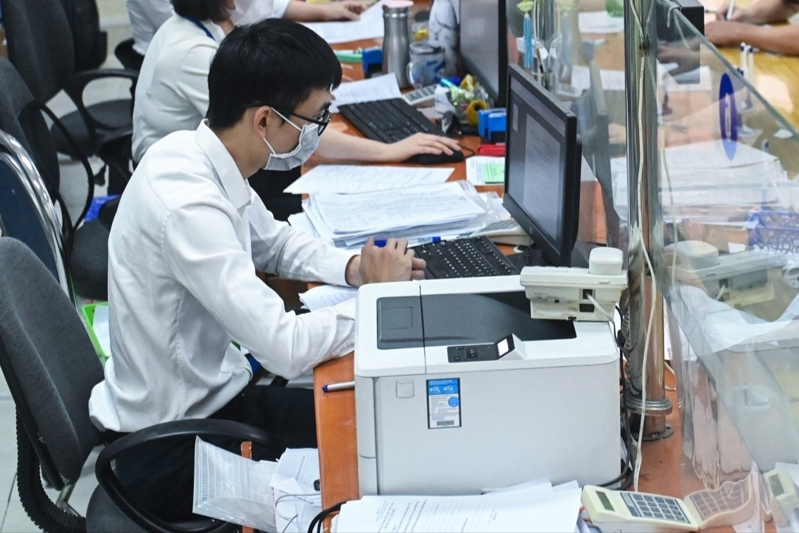 Bộ Nội vụ trả lời thắc mắc về việc viên chức bị cắt phụ cấp khi đi học