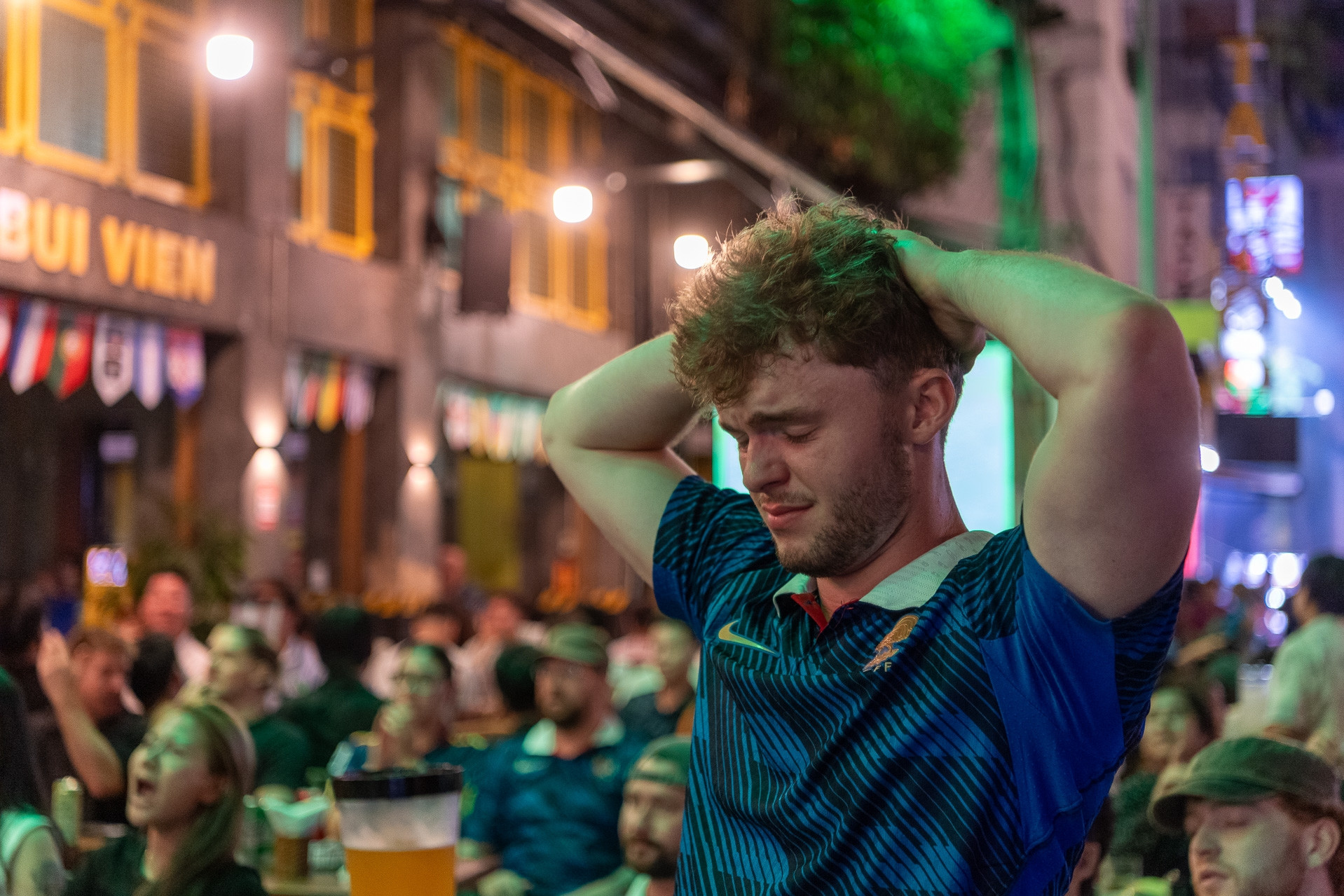 Cổ động viên Pháp vỡ mộng khi đội nhà lỡ hẹn chung kết World Cup 2026