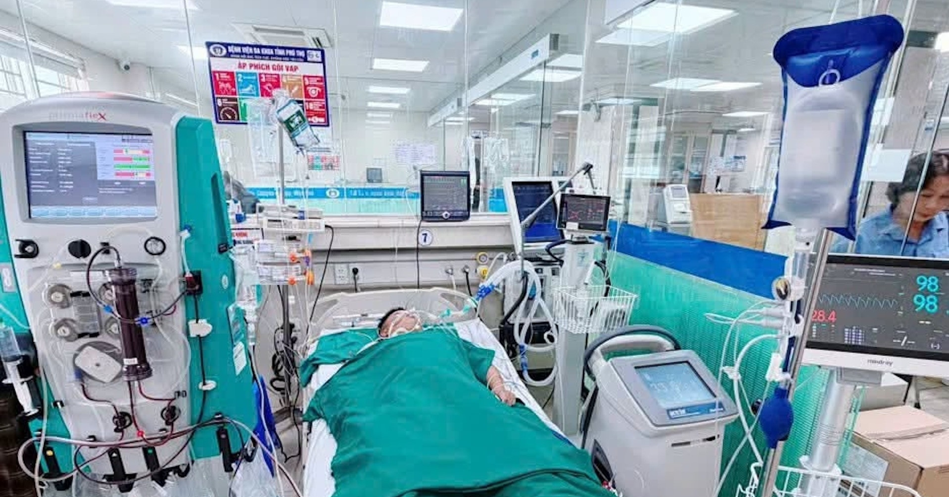 Hạ thân nhiệt xuống 33 độ C cứu nam thanh niên 24 tuổi ngừng tim 3 lần