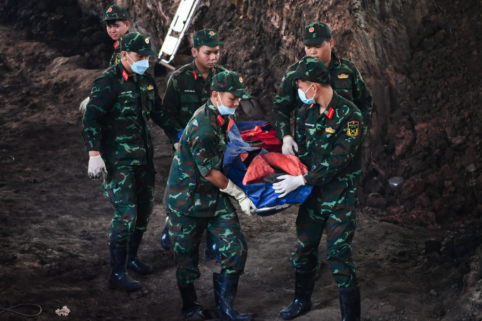 Phát hiện thêm nhiều bộ hài cốt liệt sĩ tương đối nguyên vẹn tại công viên Lê Thị Riêng