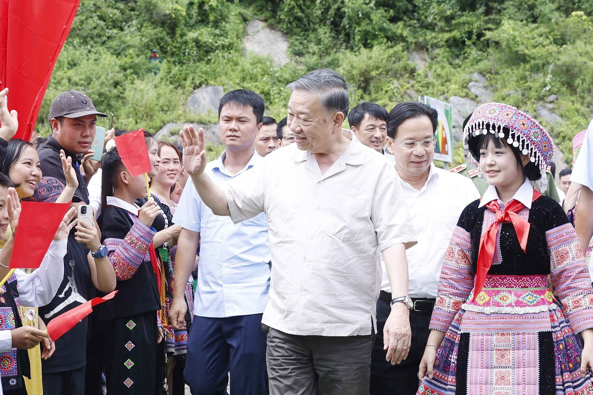 Tạo môi trường an ninh, an toàn vì cuộc sống bình yên, hạnh phúc của nhân dân