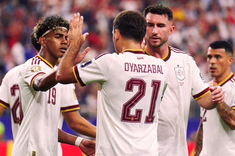 Tây Ban Nha hạ gục Pháp vào chung kết World Cup: Quyền uy 'La Roja'