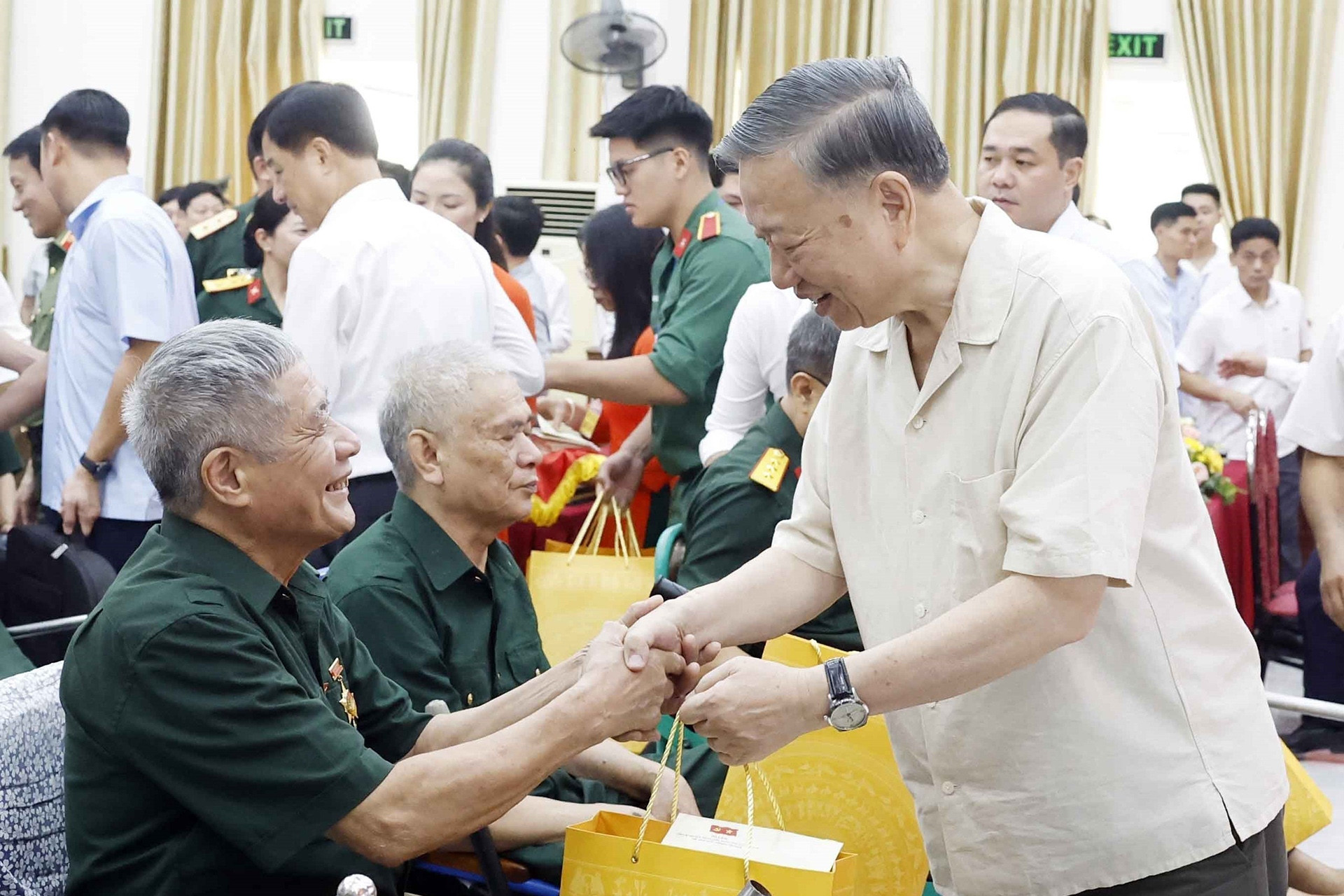 Tổng Bí thư, Chủ tịch nước thăm Trung tâm Điều dưỡng thương binh Thuận Thành