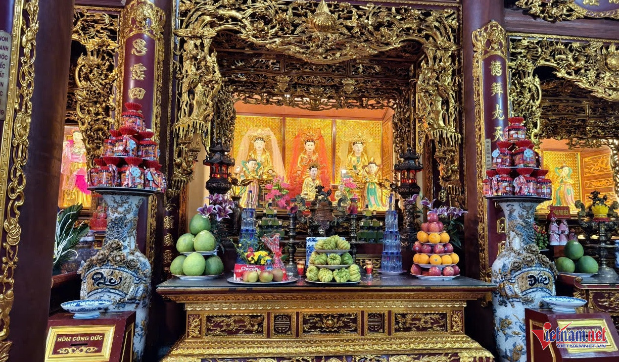 W-Đền Mẫu thờ đức Thánh mẫu Liễu Hạnh.jpg