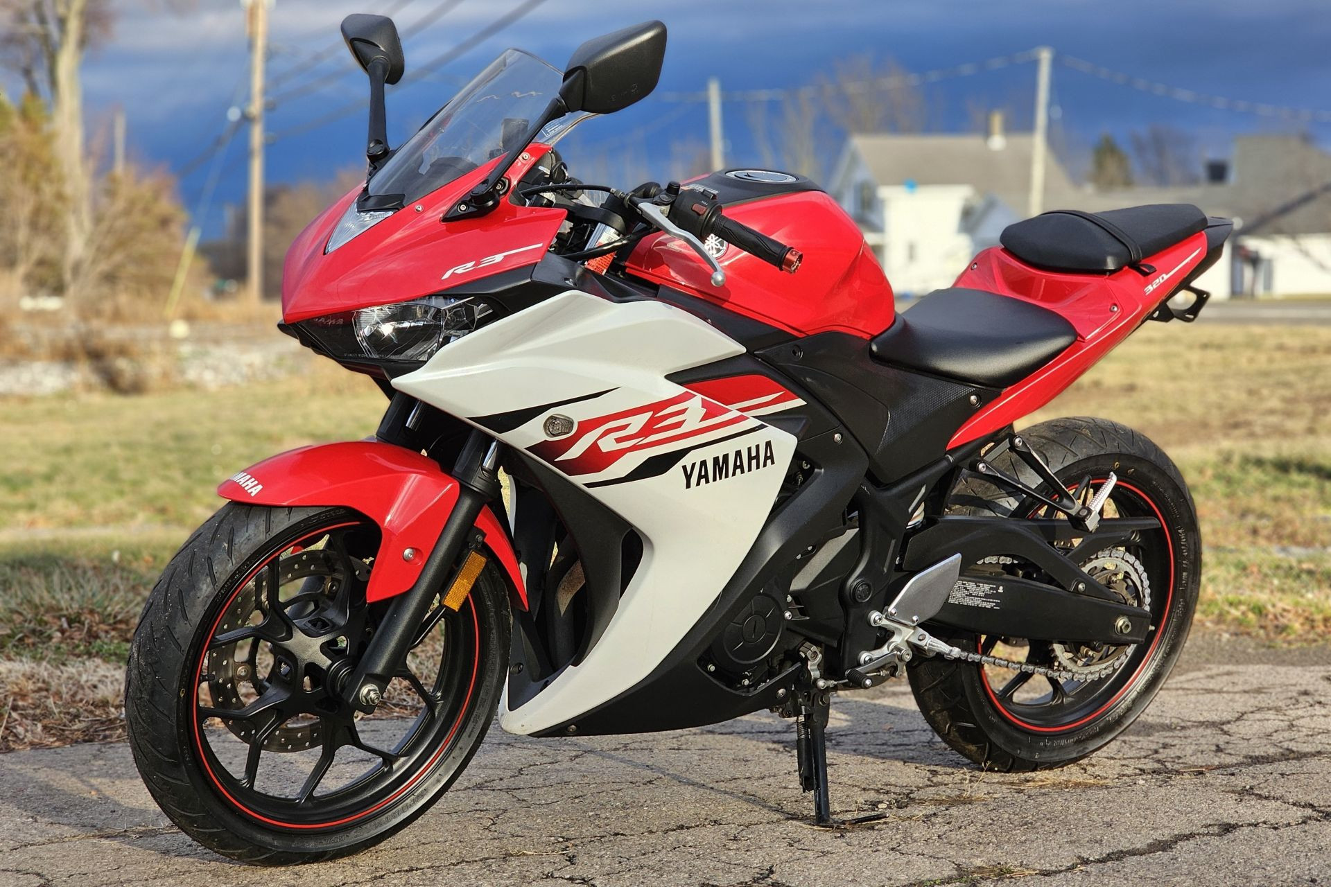Yamaha R3 2015.jpg